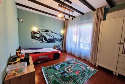 Casă cu 5 camere cu Canalizare în Central - 4