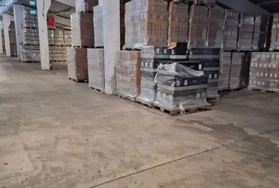 Spațiu comercial, de 2,700 mp, în Mănărade - 2
