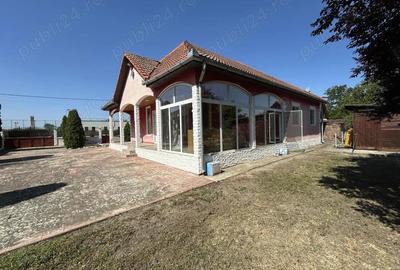 Vand vila Simand,jud.Arad, 1.800 mp, moderna,toate utilitati(incl.gaz),an constr.2010