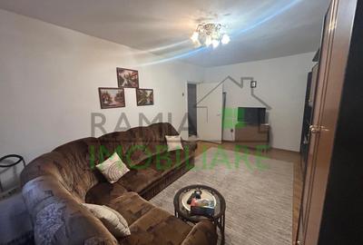 Apartament cu 3 camere decomandat, mobilat în Tractorul - 3