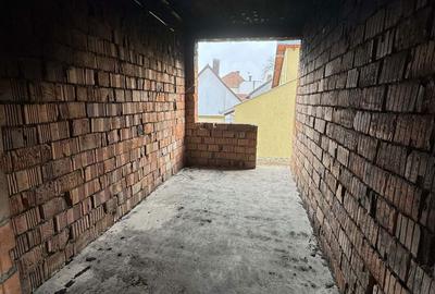 Casă cu 8 camere cu Teren 622 Mp în Titulescu - 7