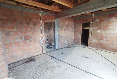 Casă cu 5 camere cu Teren 6400 Mp în Copalnic - 1