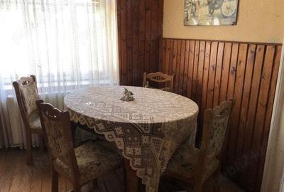 Casa de vanzare cu 2 apartamente in Cisnadie, central. - 2
