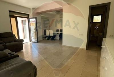 Ideala pentru familii sau grupuri - Vila cu 7 camere in Mamaia Nord - 4