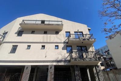 Casă individuală cu 11 camere cu Canalizare în Vitan - 1