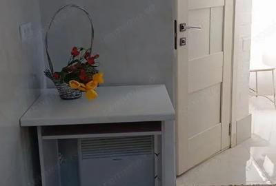 Garsonieră decomandată în Titan