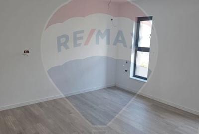 Casă cu 4 camere cu Teren 560 Mp în Balotești - 13