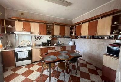 Casă cu 5 camere cu Teren 265 Mp în Dobroești - 10