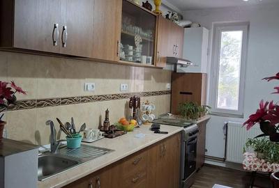 Apartament cu 4 camere decomandat în Central - 1