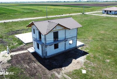 Casă cu 4 camere cu Teren 500 Mp în Zimandu Nou