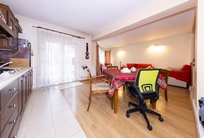 Casă cu 5 camere cu Teren 150 Mp în Roșu - 1