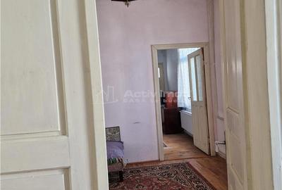 Casă cu 4 camere cu Teren 241 Mp în Central - 1