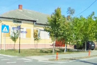 Casa din caramida, pretabil afacere, la ?oseaua principala, in comuna Socodor, jude?ul Arad - 1