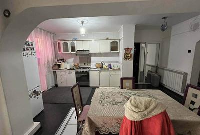 Apartament cu 3 camere decomandat în Micro 18 - 1