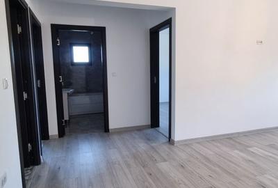 Casă cu 3 camere în Valea Adâncă