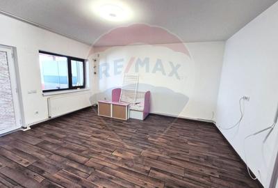 Casă cu 5 camere cu Teren 216 Mp în Vârteju - 2