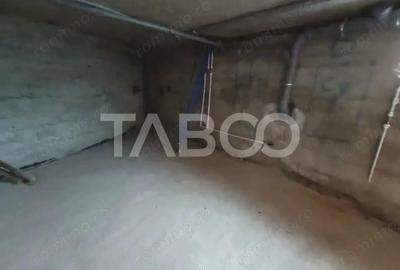 Casă cu 5 camere cu Canalizare în Tineretului - 1