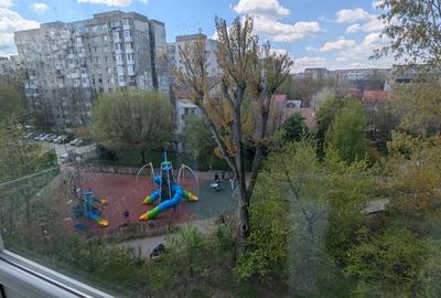 Apartament cu 4 camere decomandat în Lujerului