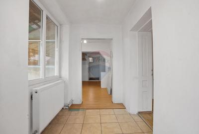 Casa si teren 2173 mp de vanzare in Tipar , la 12km de Chisineu Cris - 3