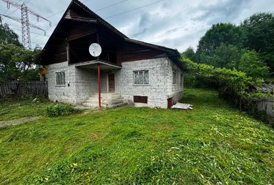Se vinde casa cu teren