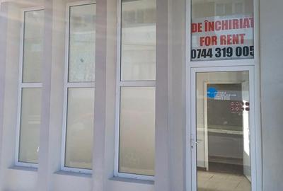 Spațiu comercial, de 21 mp, în Central - 4