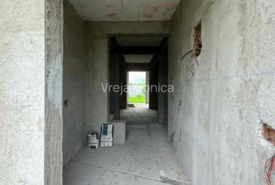 Vand casa moderna la gri - spatiu generos, materiale premium - 6