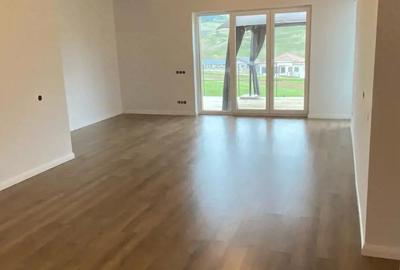 Casă cu 4 camere cu Teren 918 Mp în Corușu - 8