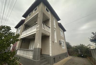 Casă individuală cu 4 camere cu Teren 791 Mp în Cetate