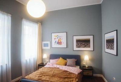 Apartament cu 2 camere semidecomandat, mobilat în Central