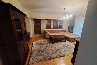 3 Camere, Decebal, 9 min Metrou