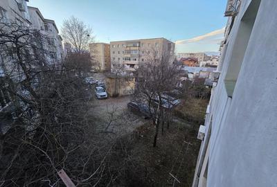 Garsonieră decomandată în Central - 2