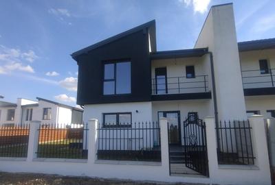 Duplex cu 4 camere cu Canalizare în Sud-Est - 3