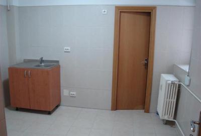 Apartament cu 4 camere decomandat în Calea Călărașilor - 3