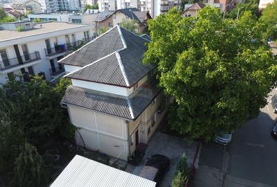 Casă cu 7 camere cu Teren 700 Mp în Hotvon - 14