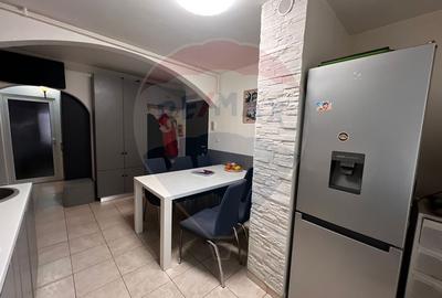 Apartament 4 camere decomandat cu loc de parcare etajul 3 - 13