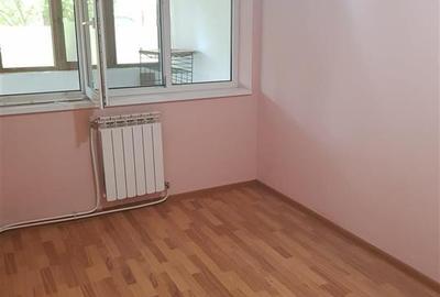 Apartament cu 3 camere semidecomandat în Gării
