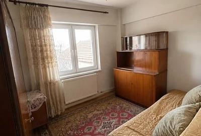Apartament cu 3 camere decomandat în Valea Rosie