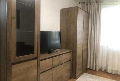 Apartament cu 2 camere semidecomandat, mobilat în Central