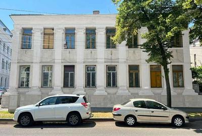 Apartament cu 4 camere decomandat în Central