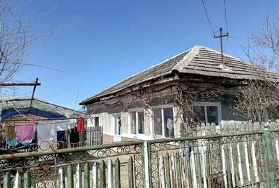 Casă cu 3 camere cu Teren 1200 Mp în Vărzaru - 1