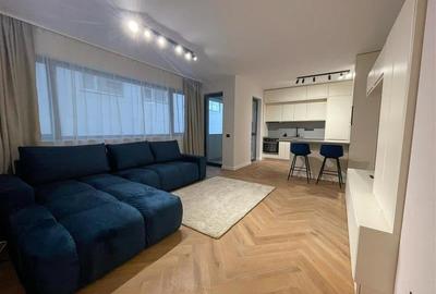 Apartament cu 2 camere semidecomandat, mobilat în Băneasa