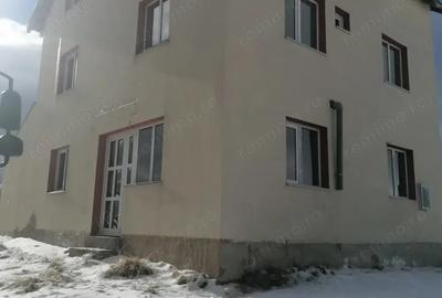 Casă cu 6 camere în Rânca - 4