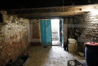 Casă cu 4 camere cu Teren 3800 Mp în Est