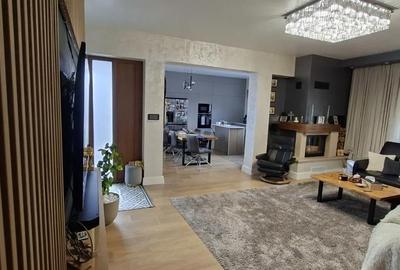 Casă cu 4 camere în Central - 1