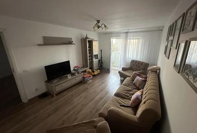 Apartament cu 3 camere decomandat, mobilat în Est