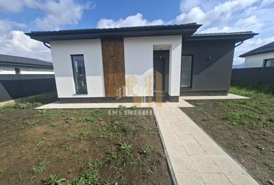 Casă individuală cu 4 camere cu Canalizare în Sânpetru - 1