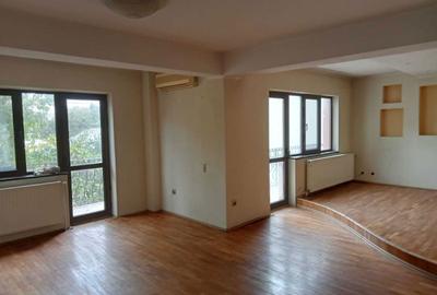 Casă cu 4 camere în Central - 3