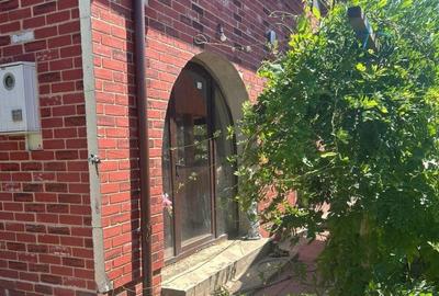 Casă cu 8 camere cu Garaj în Frumușani - 2