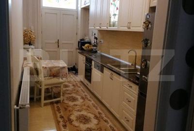 De vanzare apartament 3 camere, ultracentral , cu acoperis - 2
