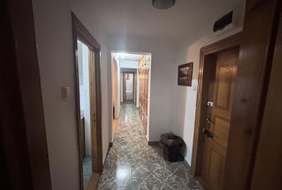 Apartament 3 camere  de vanzare